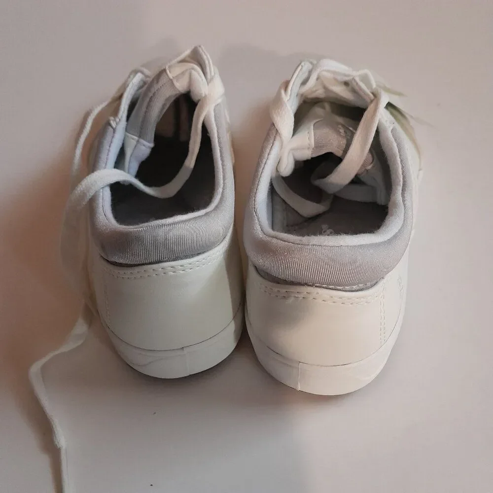 Universal Thread Canvas Tennis Shoes White Molly Size 6 Women’s NWT